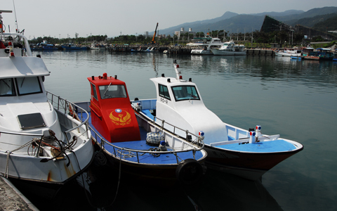 烏石漁港內除了漁船也有一些觀光船與小艇。