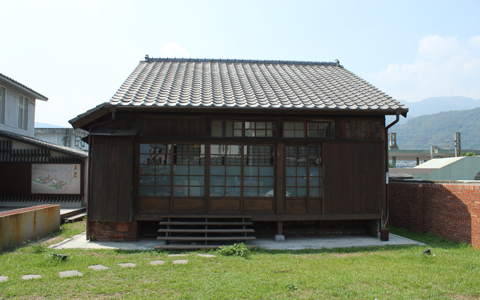修繕頗為完整的日式木造建築。
