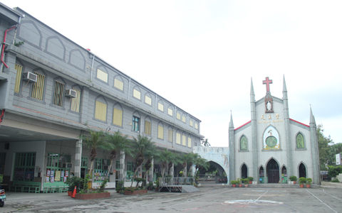 教堂旁有一幼稚園學校。